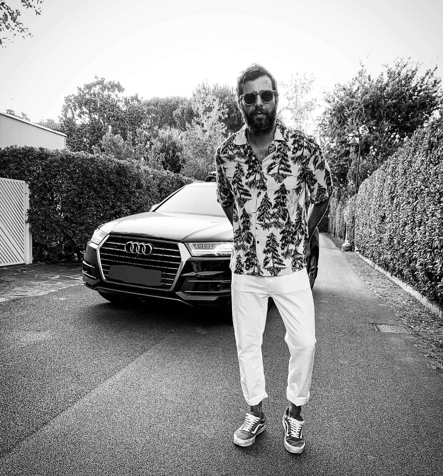 Ургант инстаграм. Instagram ургант. Ургант 2023. Ваня ургант. Ургант инстаграм.