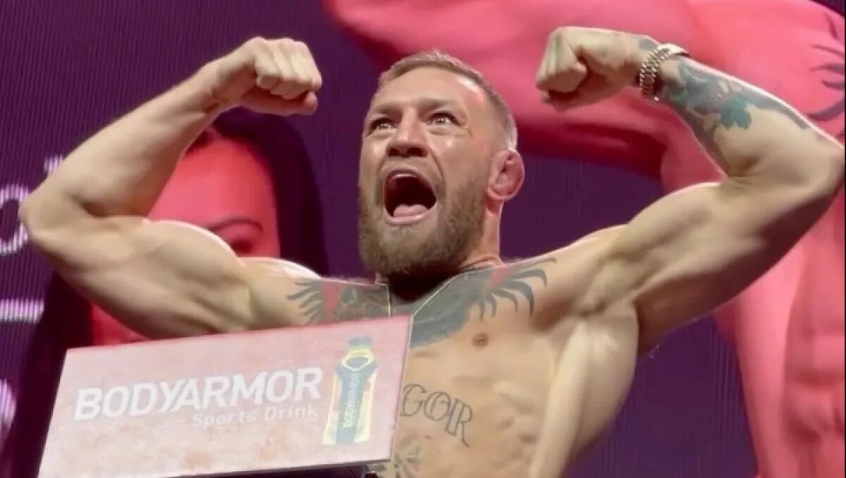 Connor mcgregor на массе. Конор макгрегор взвешивание. Взвешивание конора. Mcgregor на взвешивании. Взвешивание конора.