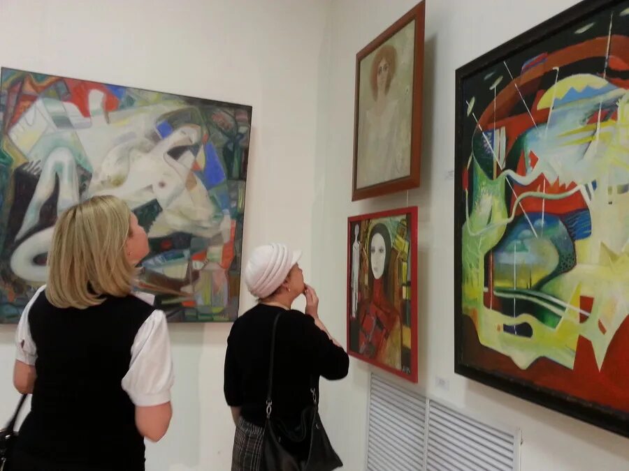 Работа художником пермь. Ипполитов художник пермь. Арт резиденция фото пермь. Мургин художник пермь. Аэрография носорог.