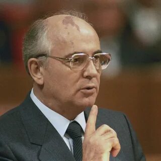В каком году горбачев стал генеральным