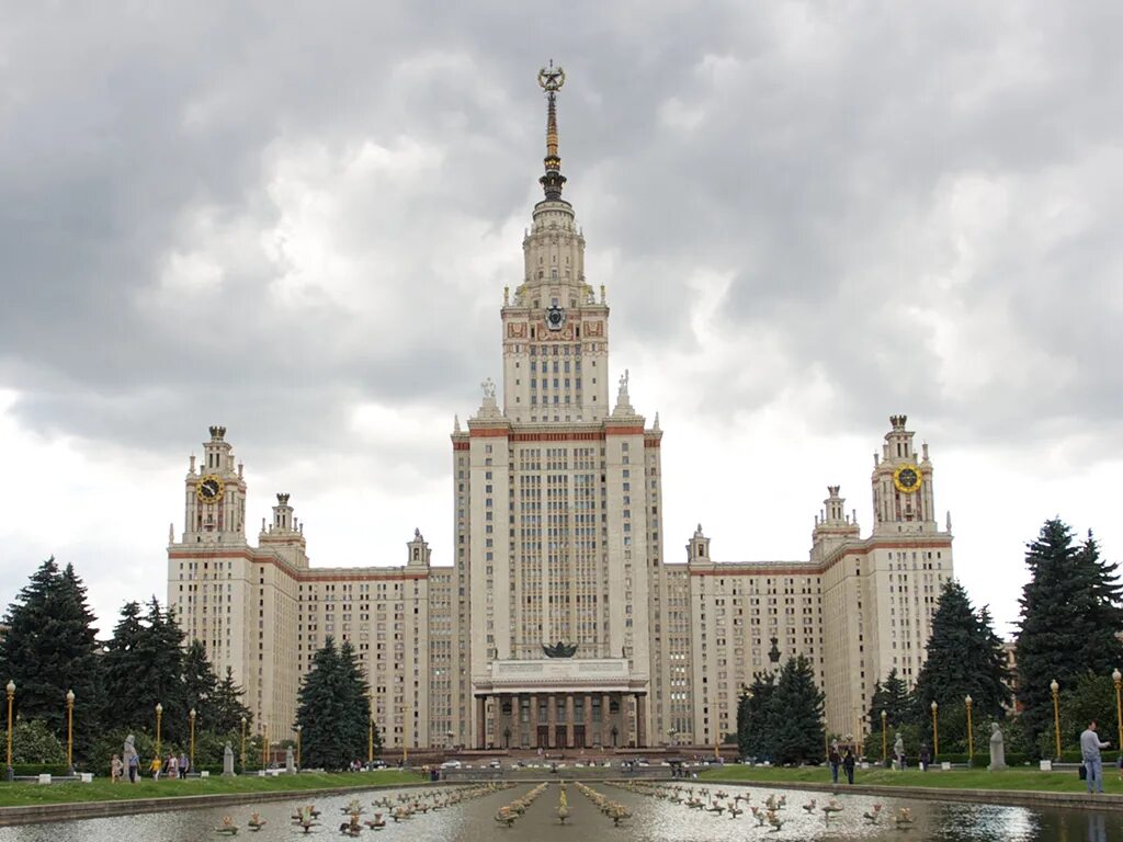 Мгу фон. МГУ В Варшаве. Здание МГУ В Варшаве. Сталинская высотка в Варшаве. Здание МГУ без фона.