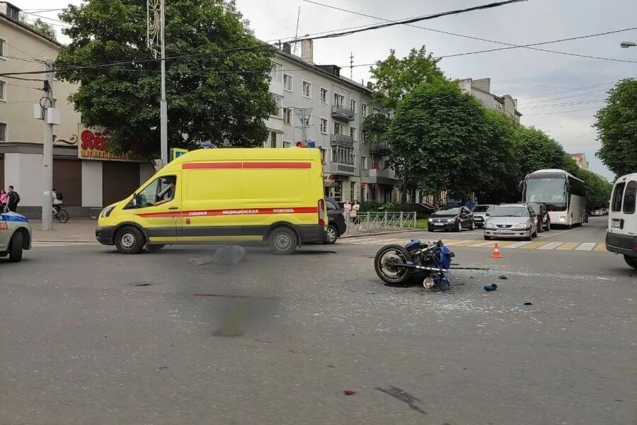 Дтп черняховск за сегодня. Дтп черняховского. Главный перекрёсток на калининградской черняховск. Черняховск автоавария сегодня. Дтп черняховского.