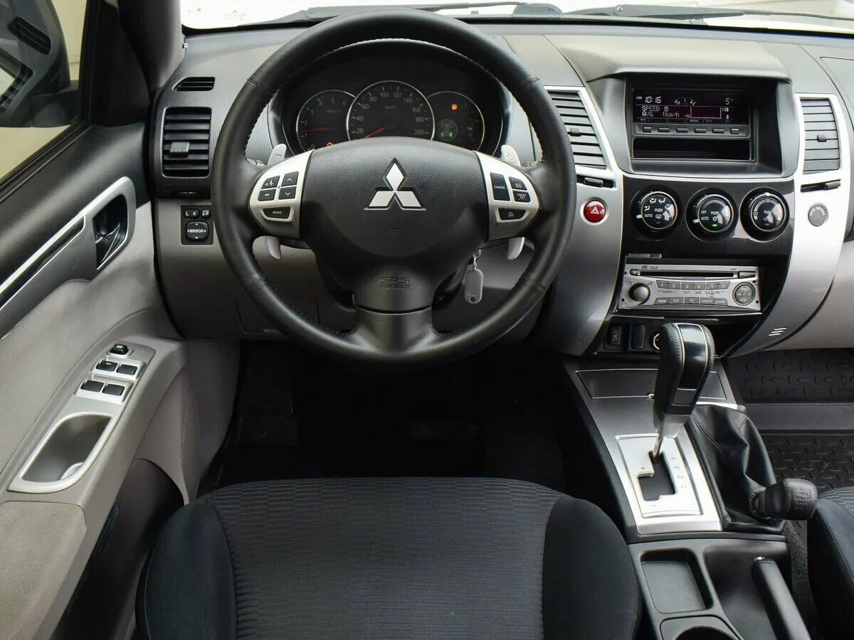 автомат паджеро спорт 2. мицубиси паджеро спорт 2011г. автомат паджеро спорт 2. мицубиси паджеро спорт 2,5 2013. Mitsubishi pajero sport 2010 салон.