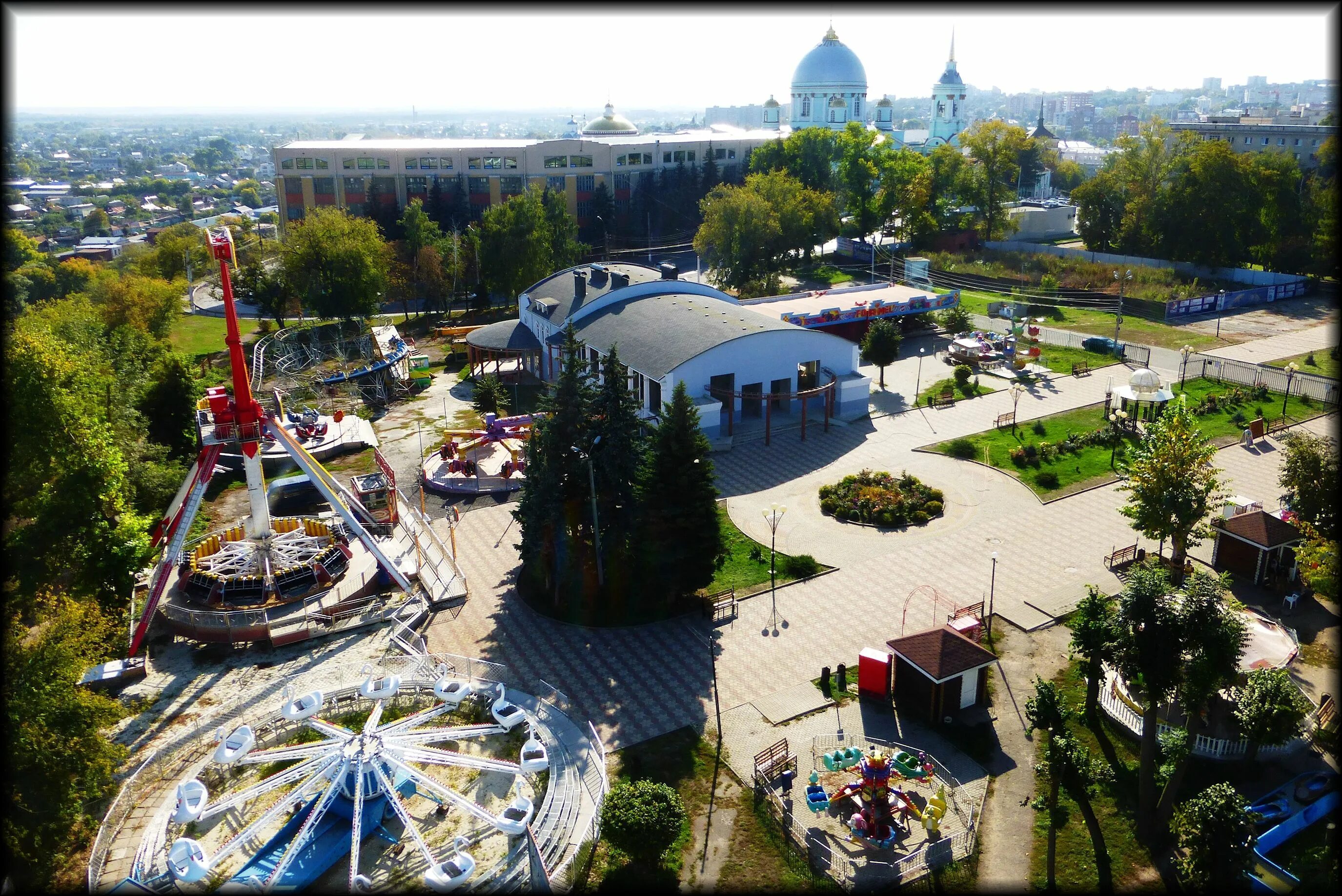 Парк культуры 1 мая. Первомайский парк Курск. Первомайский парк Курск аттракционы. Аттракционы в Курске в Первомайском парке. Парк имени 1 мая Курск.