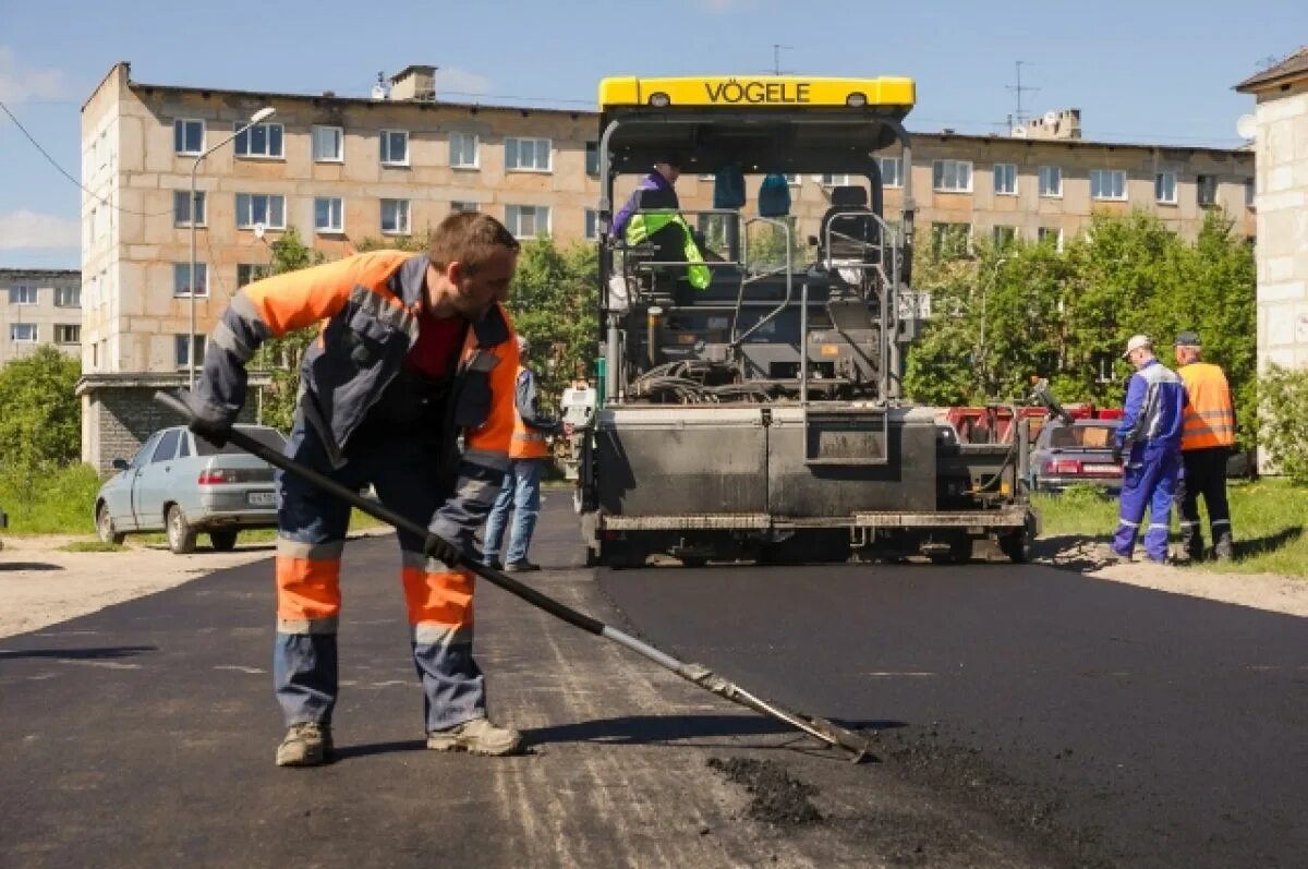 Удх мурманск. Дорожные работы. Дорожные работники. Дорожные работы во дворах. Ремонт дорог Мурманск.