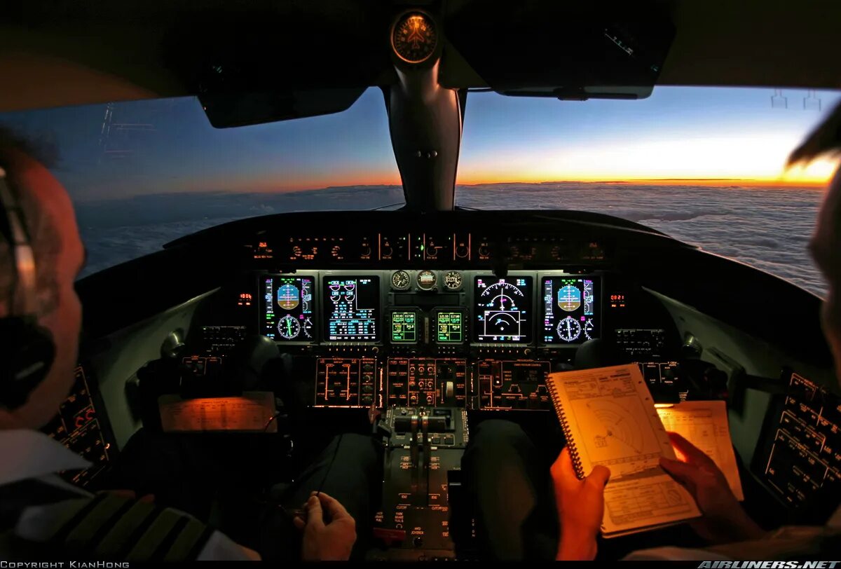 Лимузин-самолёт бизнесджет learjet. Aviat husky a1b cockpit. Ту-144 сверхзвуковой самолёт. Aviat a-1b husky. Версия 45 летал компани.