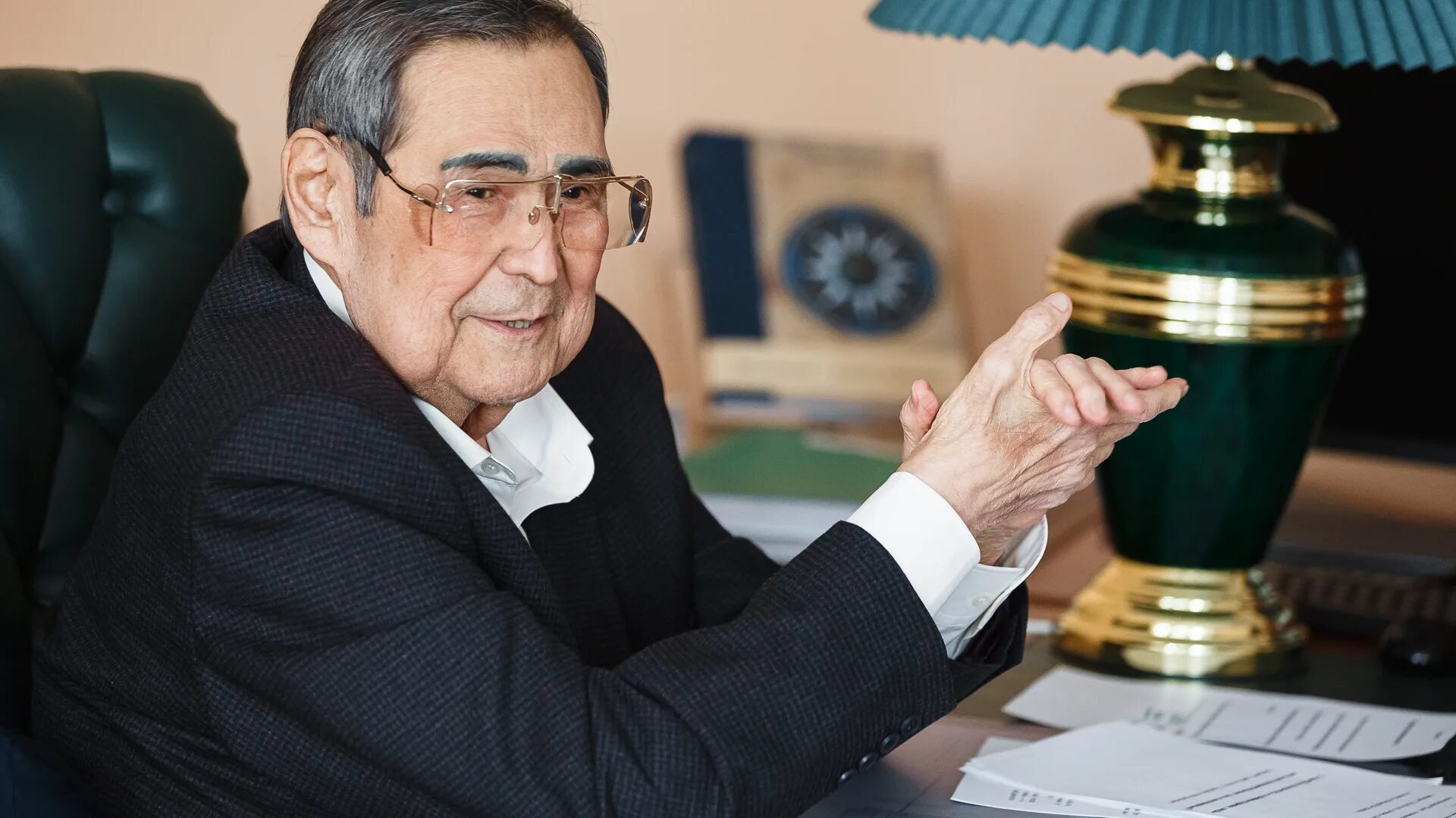 Тулеев аман-гельды молдагазыевич. Губернатор кемеровской области аман тулеев. Аман тулеев 1997. Аман гумирович тулеев. Аман тулеев.