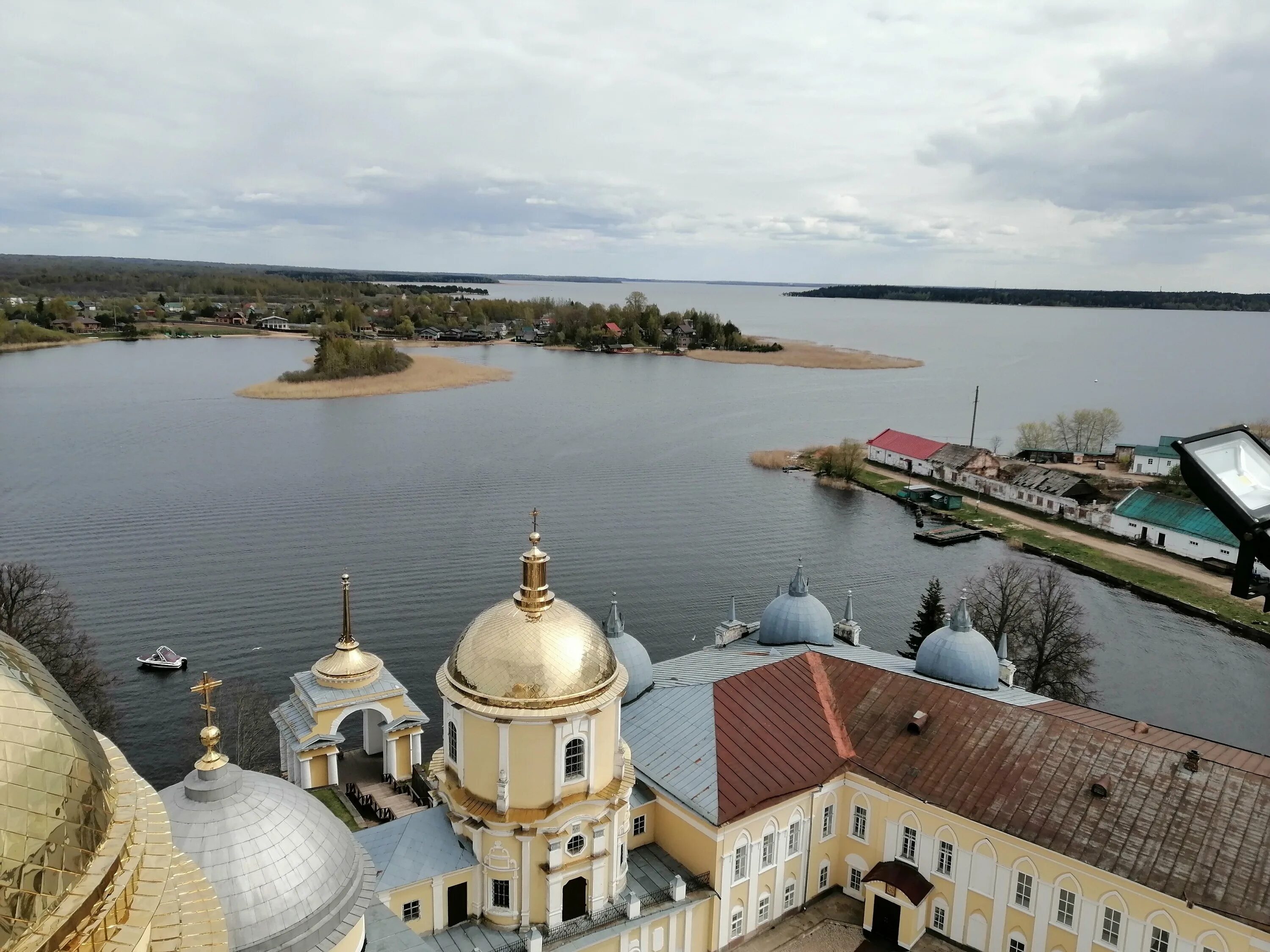 Где находится нилова пустынь монастырь. Осташков нилова пустынь. селигер монастырь. монастырь на селигере нилова пустынь. нилова пустынь на селигере.