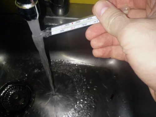 5. Как правильно мерить температуру градусником. Градусник ртутный мир детства трехгранный. Как можно нагреть градусник. Прибор с помощью которого измеряется температура.