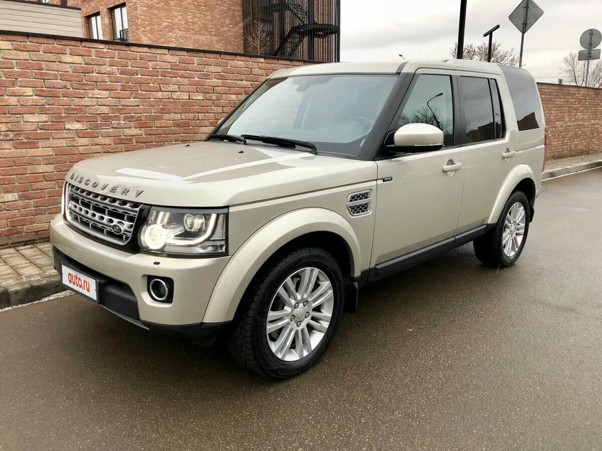 Дискавери 4 рестайлинг салон. Ленд ровер дискавери 2014. Land rover discovery 4 landmark. Ленд ровер дискавери 4 белый. Land rover discovery 4 рестайлинг черный.