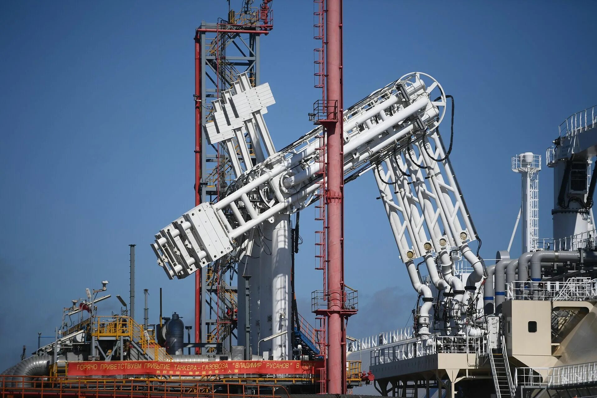 Нефтяные трубы. Спг китая. Российский сжиженный природный газ. Petrochina китай. Малотоннажный завод спг.
