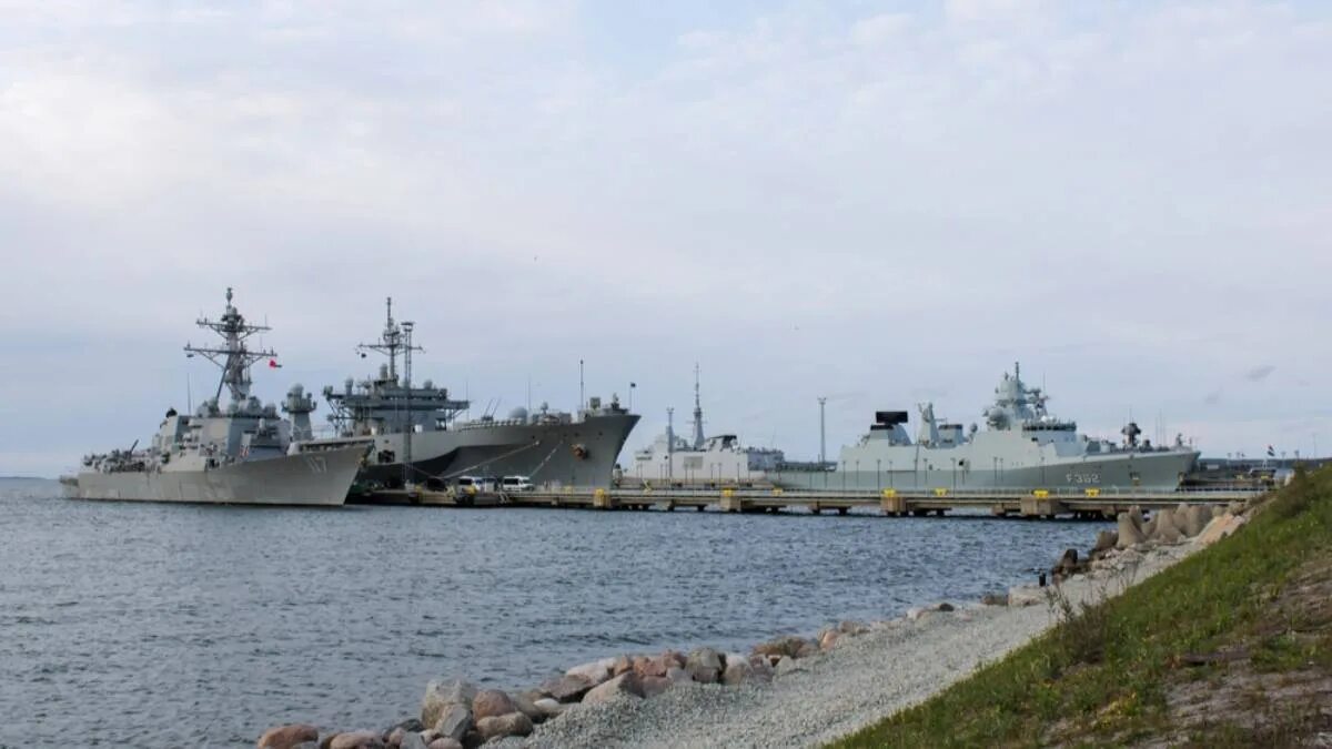 Балтийские учения нато. Военно-морские учения НАТО на Балтике. Учения НАТО на Балтике 2024. Эстония море. Корабль Эстония на дне 2020 год.