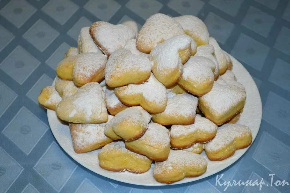 Мягкое печенье на сметане в духовке рецепт. Сметанное печенье. Печенье на сметане. Печенье домашнее на сметане. Печенье на сметане мягкое.