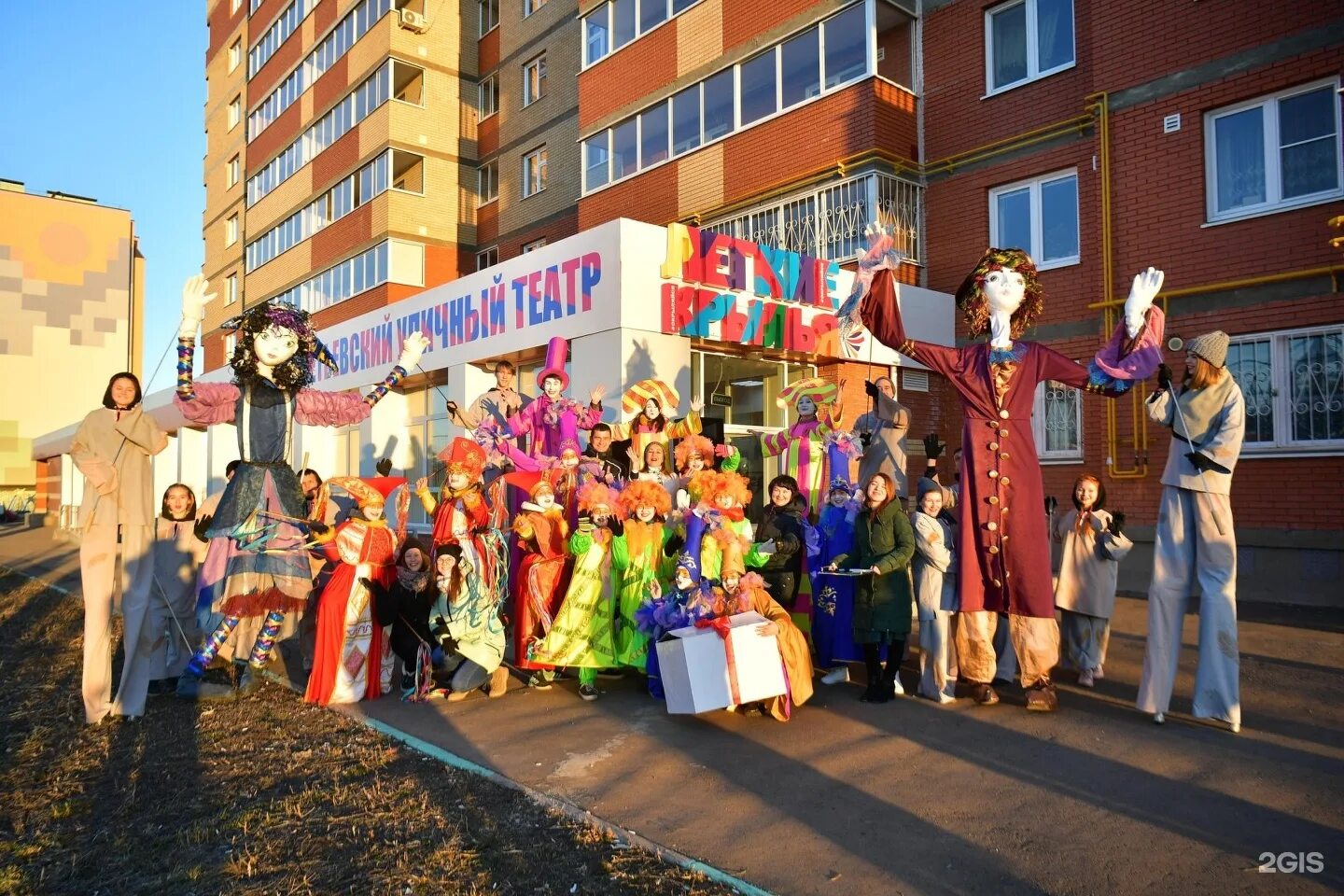 Фестиваль каракуз альметьевск. Уличный театр легкие крылья. Театр легкие крылья. Альметьевск уличный театр легкие крылья фестиваль. Фестиваль уличных театров.