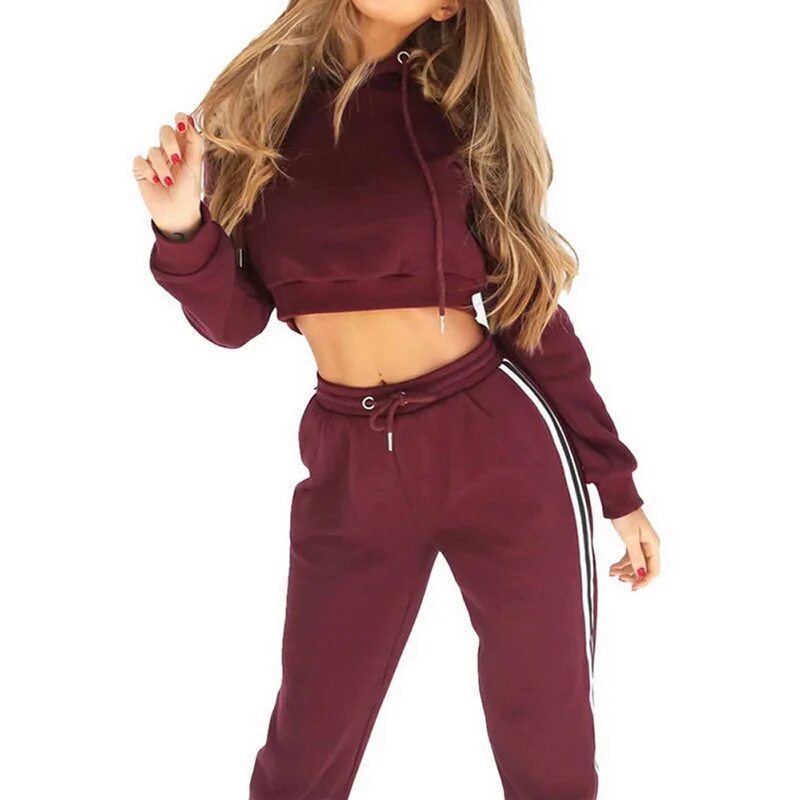 Укороченный спортивный костюм. Спортивный костюм Sportswear Tracksuits 2 piece Sets. Девушка в спортивном костюме. Костюм с короткой кофтой. Спортивный костюм с короткой кофтой.