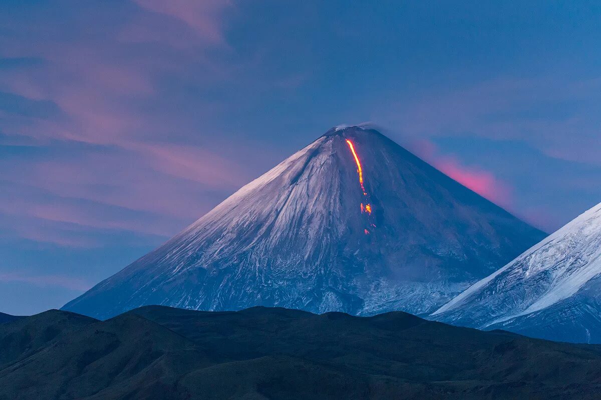 Unique kamchatka. Петропавловск-Камчатский Ключевская сопка. Вулкан Ключевская сопка. Гора Ключевская сопка. Вулканы России Ключевская сопка.