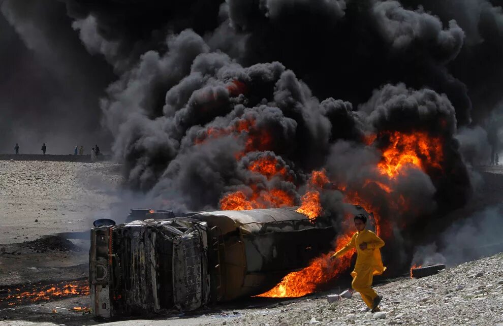 книга пограничники в огне афганистана. книга пограничники в огне афганистана. бмп 2 афганистан колонна. десантники в афганистане. афган в огне.