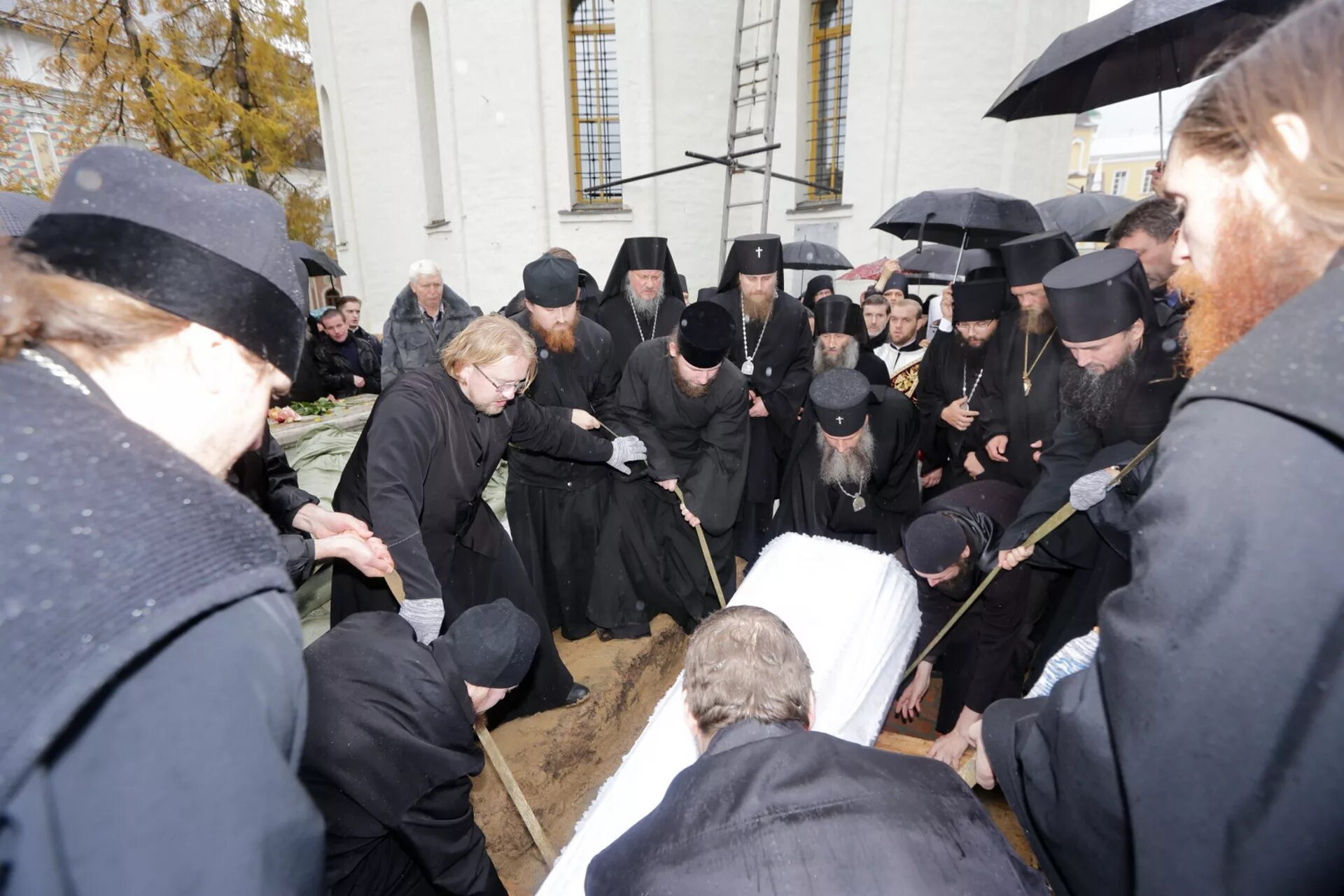 Михаил ефремов день выборов. Батюшка. Отец наум байбородин. Архимандрит наум байбородин лжестарец. Михаил васильев священник.