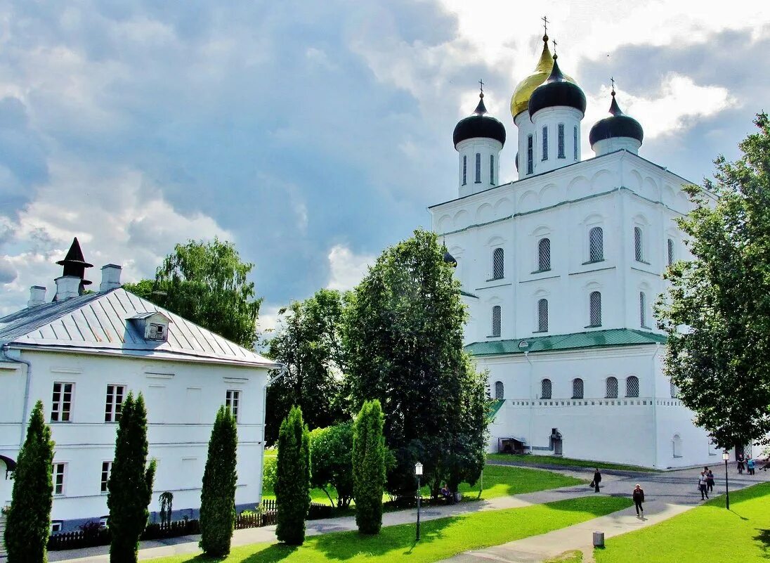 Псков свято троицкий. Троицкий монастырь Псков. Троицкий Кремль Псков.