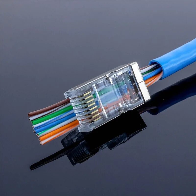 Обжатый сетевой кабель. Коннектор rj45 экранированный. Вилка rj45 экранированная. Коннектор rj45 cat6. РЖ 45 коннектор кабель.