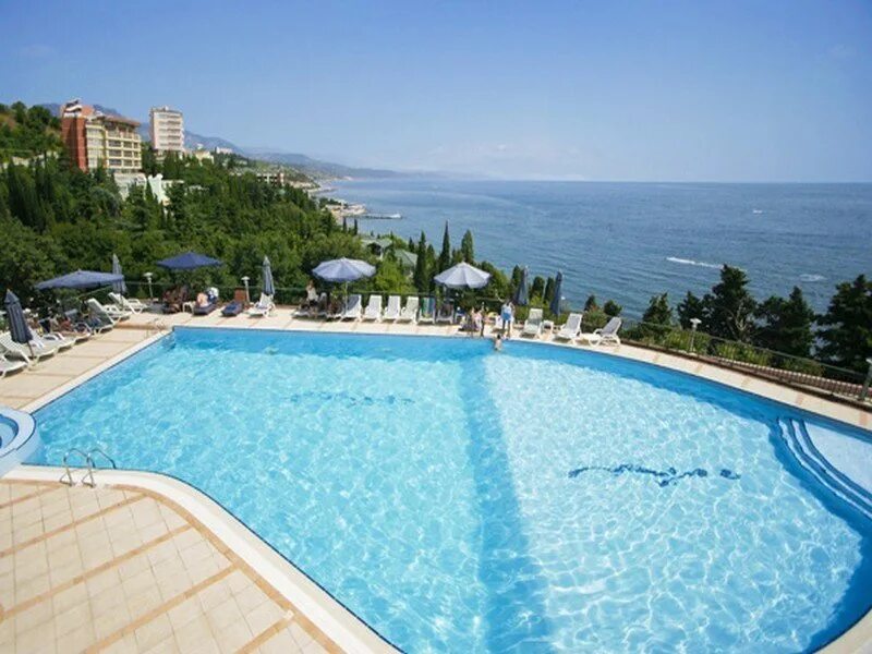 Море алушта бассейн. Отель море алушта бассейн. алушта отели с бассейном у моря. отели ялты с бассейном и собственным пляжем. алушта крым отели у моря с бассейном.