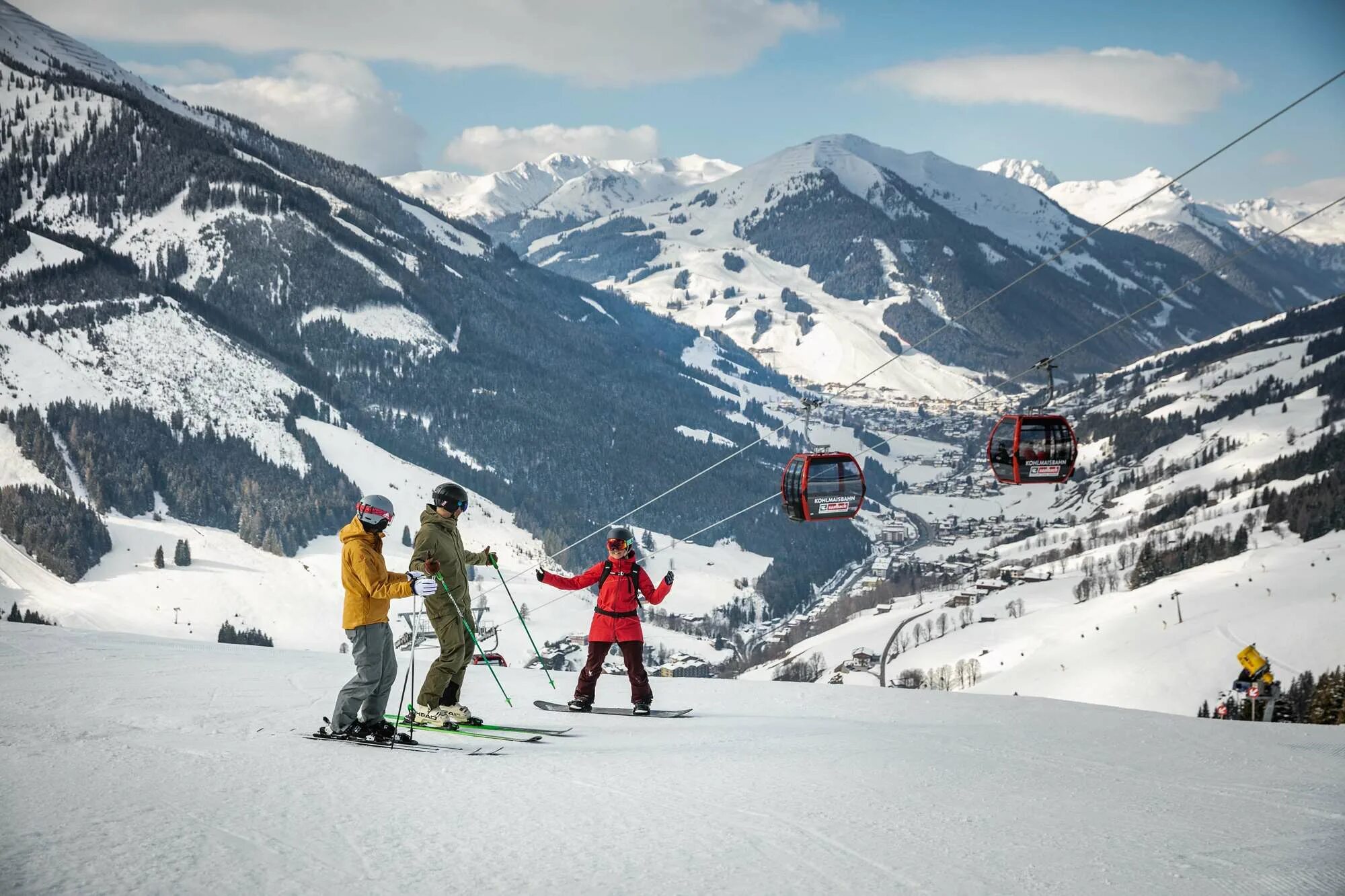 Skiing holiday. Горнолыжные курорты Австрии 2021. Горнолыжный спорт в Австрии. Горный курорт зарубежья. Самый крутой горнолыжный курорт в мире.