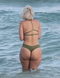 nalggas: Fat Butt Beach featuring YesJulz - Tumblr Pics 