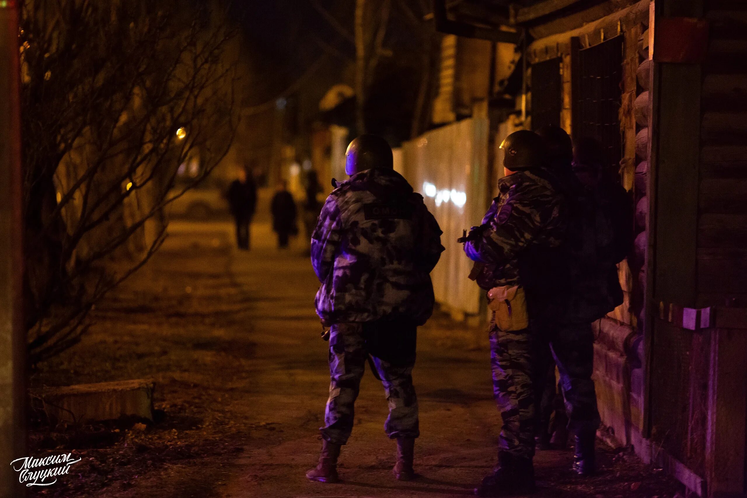 Контртеррористическая операция в Тюмени. Спецназ в городе ночью.