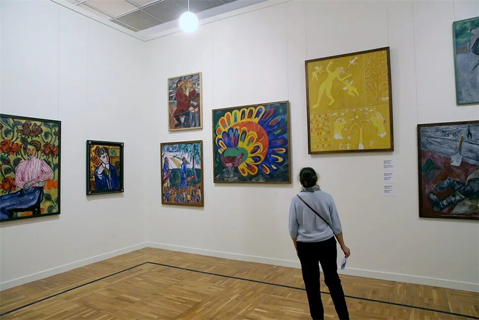 художники костромской области. бурлаки на волге репин третьяковская галерея. выставочный зал музея. москва. оборудование для выставки художественных работ.