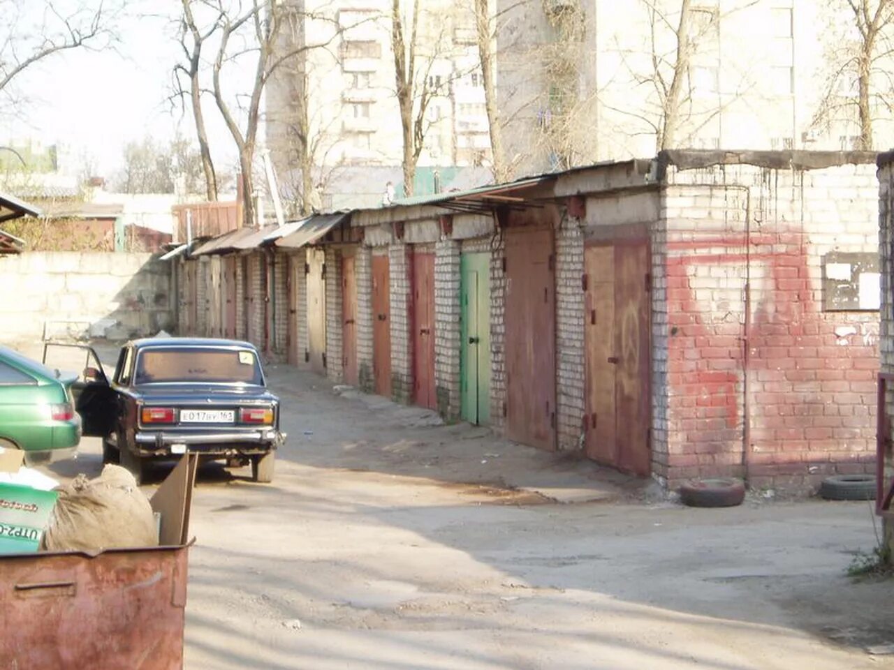 Гараж чкаловский. Гаражный массив. Гаражи в Ростове на Дону. Крыша гаража в городе. Ашхабадский 6/2 гаражи Ростов на Дону.