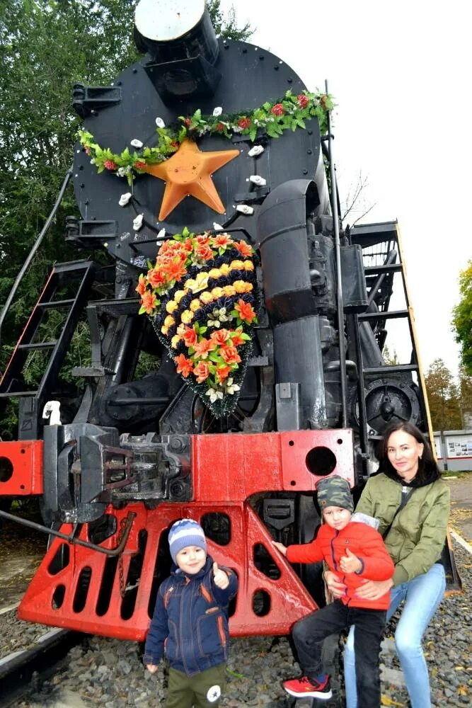 Ржд 1 июня. Работник железной дороги. Сотрудники РЖД Графика. Работник РЖД для детей. 1с РЖД.