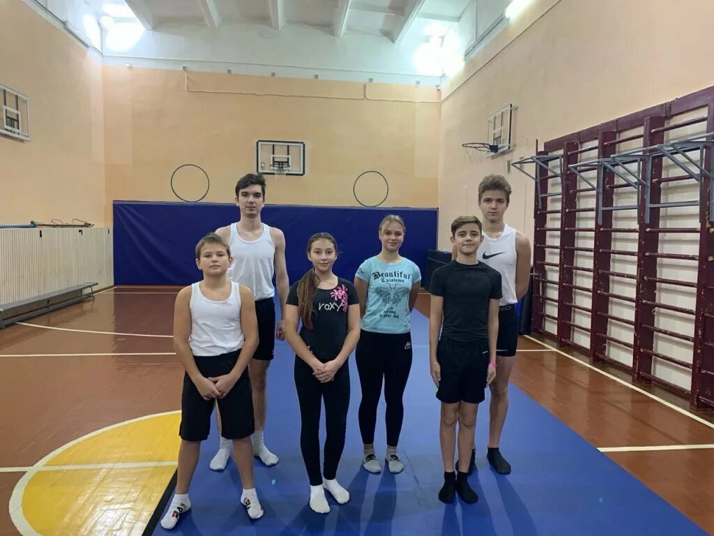 Урок физкультуры 8 класса