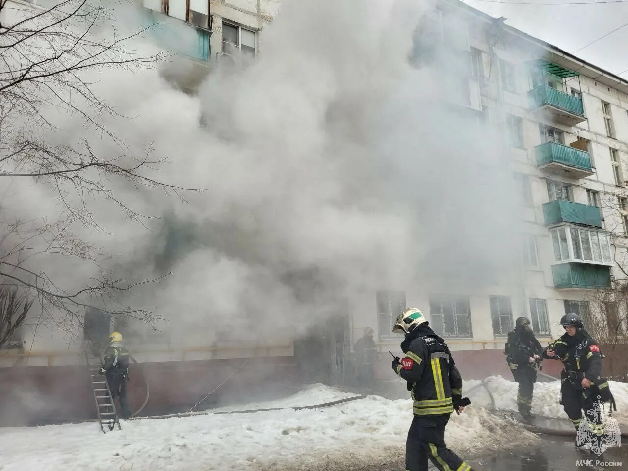 28 июня 2004. Пожар фото. Пожар в доме. Московский пожар. Пожарный.