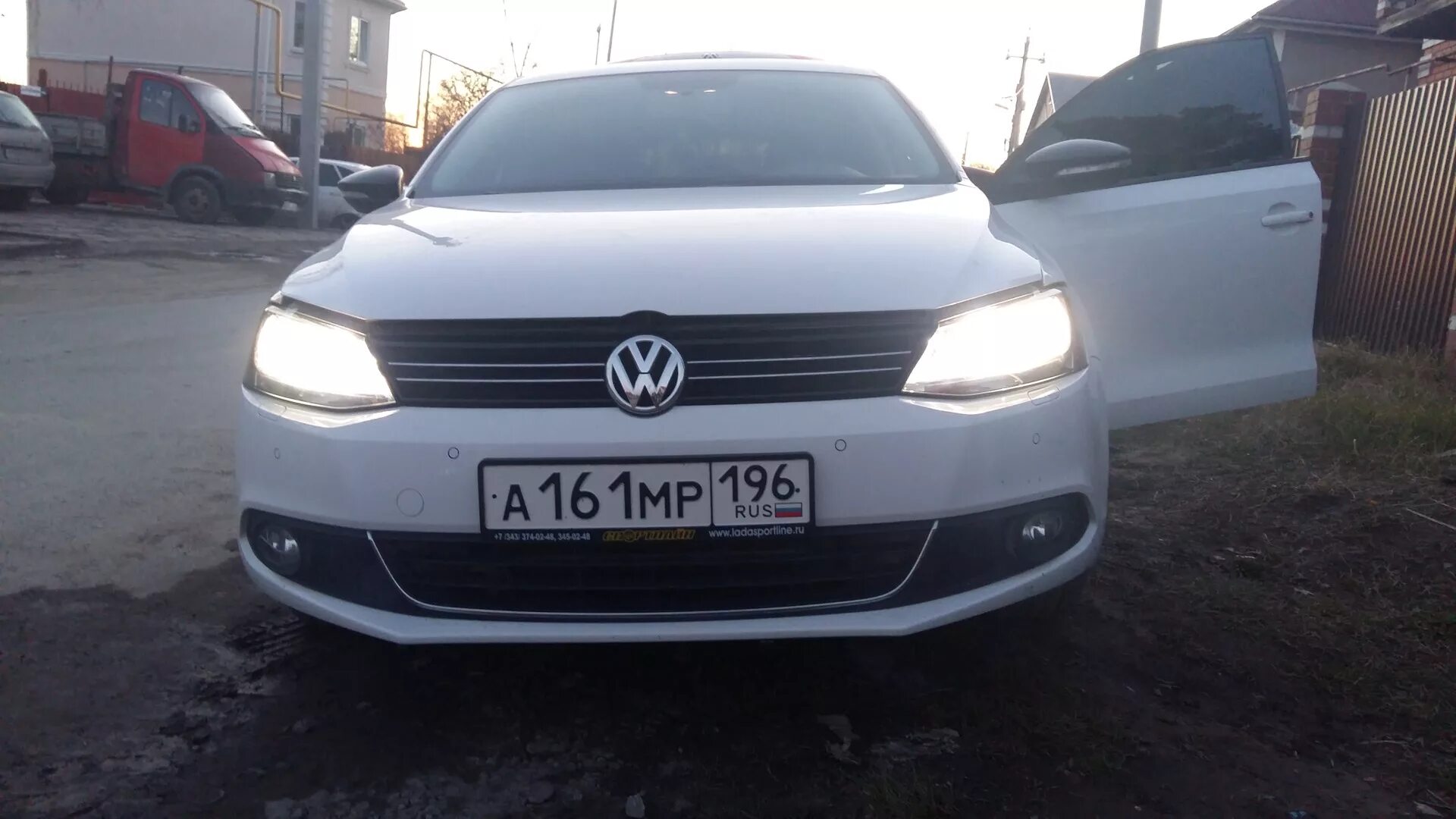 Volkswagen jetta лампочки. Jetta 6 led в Ближний. Led лампы в Ближний Jetta 6. Лед лампы в бжетта6. Диоды в Фольксваген Джетта 6.