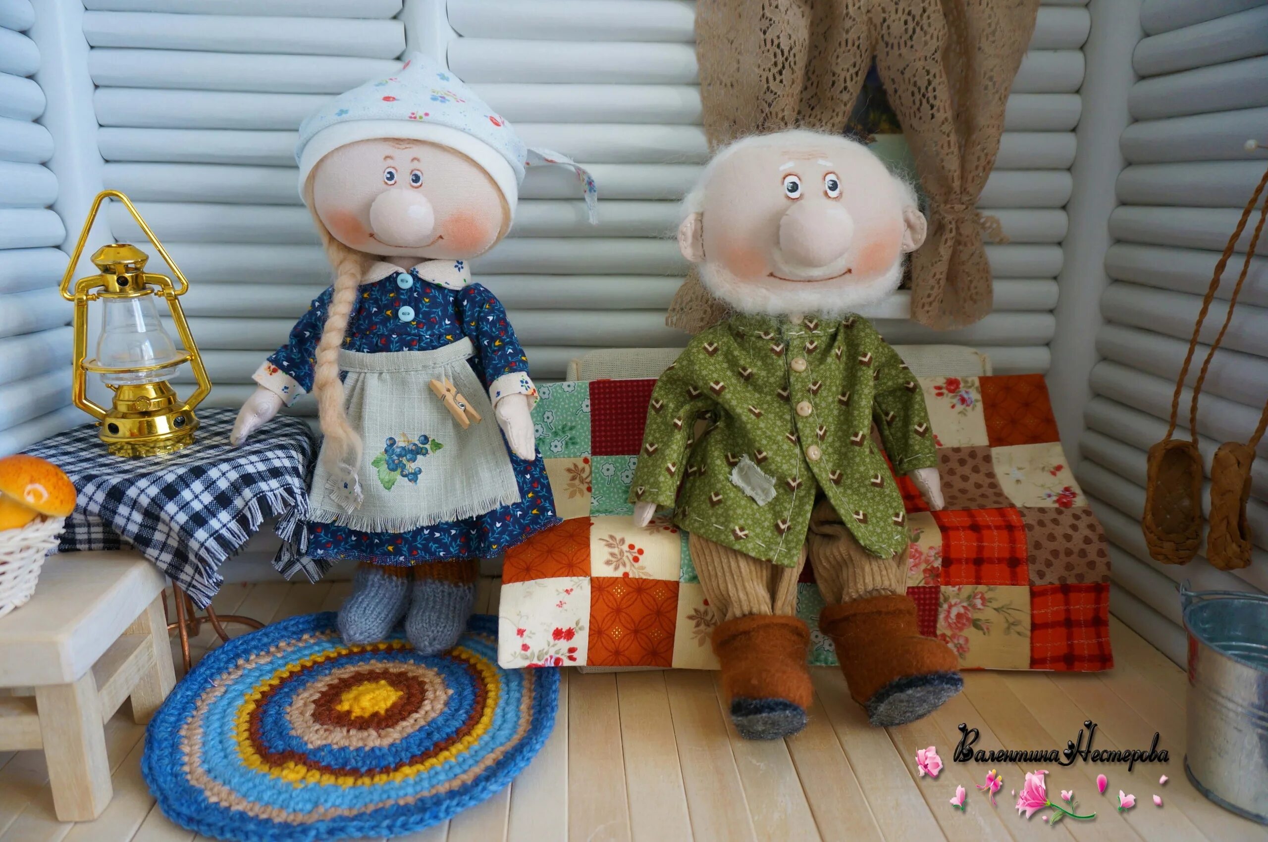 Рисунок на тему мои бабушка и дедушка. Кукла бабушка. Рядышком с дедушкой. Дед с цветами. Поделки ко дню бабушек и дедушек.