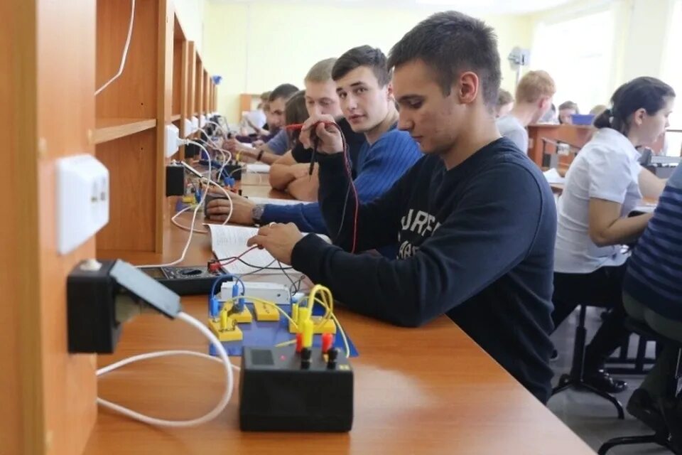 Лаборатории урфу. Горно-металлургический колледж нижний тагил. нтмк центральная лаборатория. евраз-нтмк семинар импортозамещения 2025. нижнетагильский технологический институт филиал урфу.