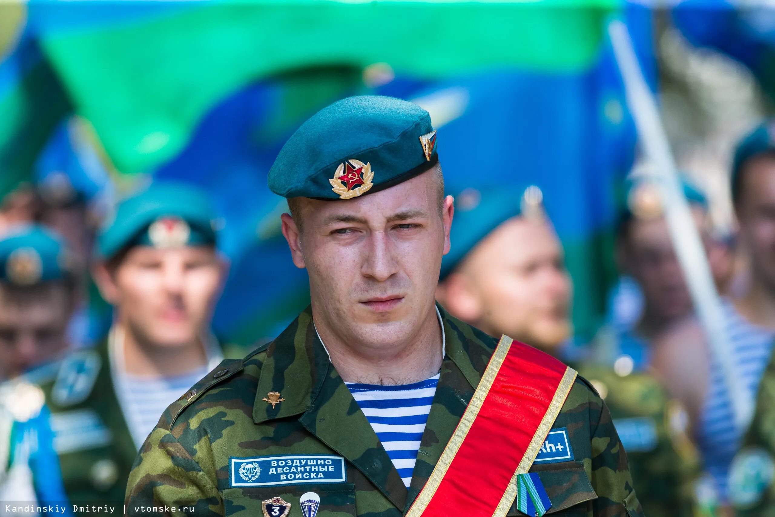 Прошлое десантника. Десантники на параде. вдв на параде победы. десантники на параде победы. одежда десантника.