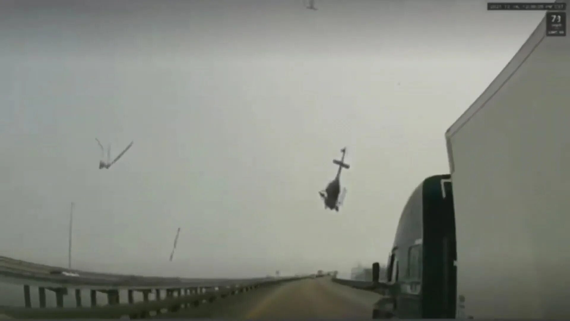 Падающий вертолет. Вертолет упал в Казани 1980.