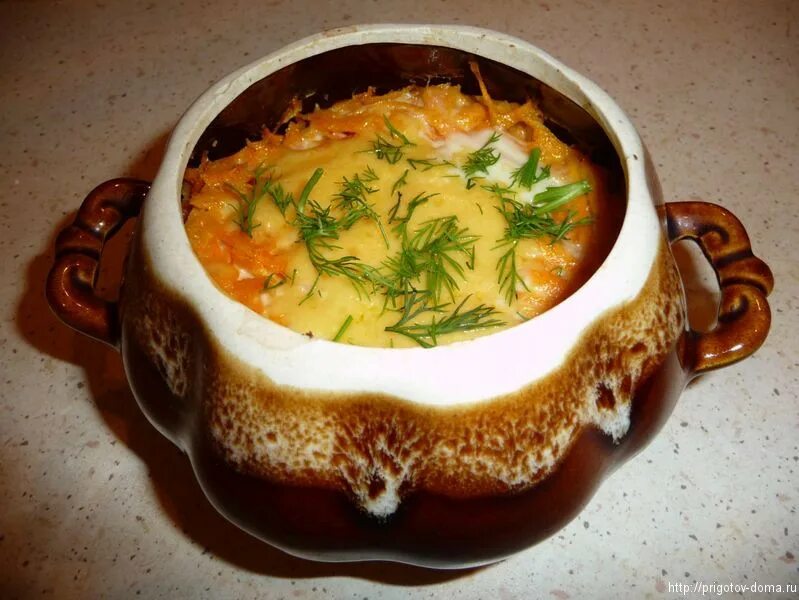 Рыба тушеная в горшочке. Рыба тушеная в горшочке. Рыба в горшочке с овощами. Красная рыба в горшочках. Рыба с картошкой в горшочках.