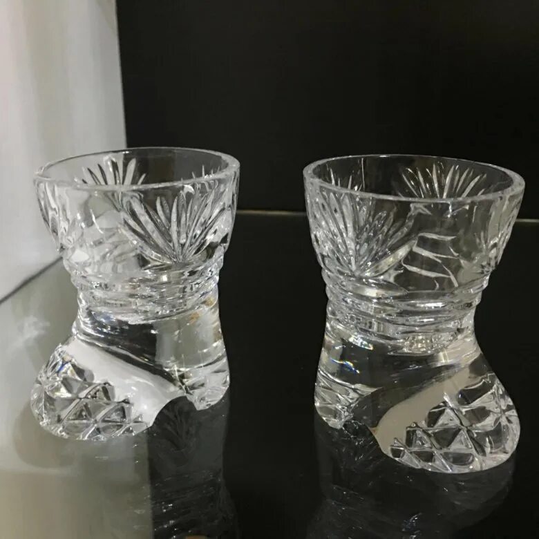 Рюмка сапожок хрустальный ссср. Рюмки сапожки гусь хрустальный. Хрустальные рюмки башмачки. Дятьковский хрусталь совмин. Boot завод.