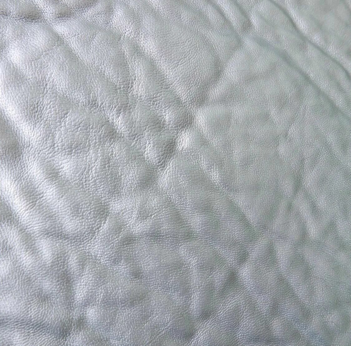 Искусственная кожа и мех. Искусственная кожа. дубленочная ткань искусственная. искусственный мех на искусственной коже. искусственная кожа серебристая.