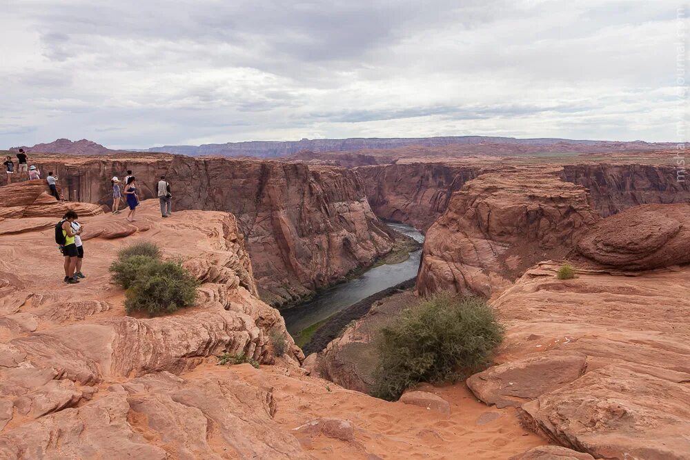 Каньон одежда. Обрыв в каньоне. каньон уступ. вид на каньон с обрыва. marble canyon.