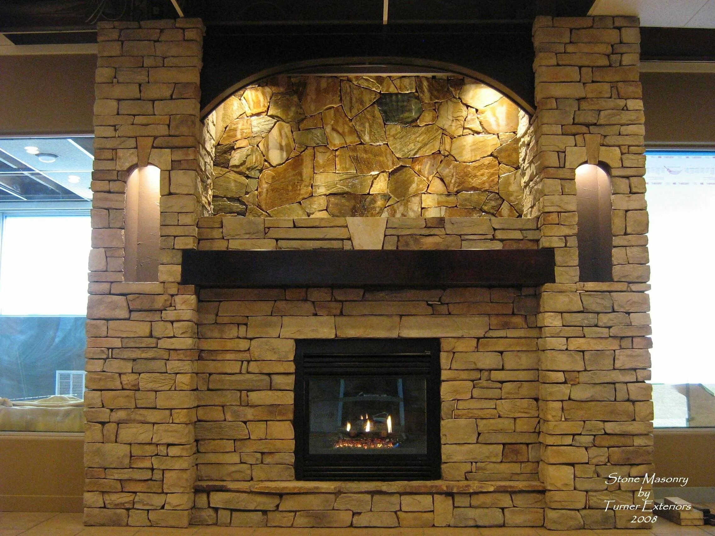 Облицовка печи гефест кирпичом. Декоративная отделка печи в доме. Отделка печи декоративным камнем. Облицовка банной печи кирпичом. Кирпичная угловая печь лоде.