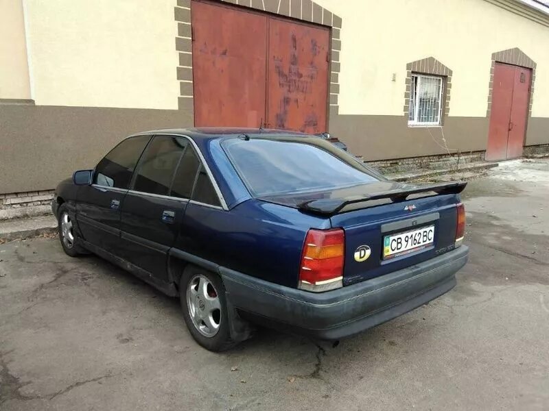 Опель омега б бензин купить. Opel Omega 1988. Opel Omega 2.0 MT,. Опель Омега 1988 года. Опель Омега а седан красный.