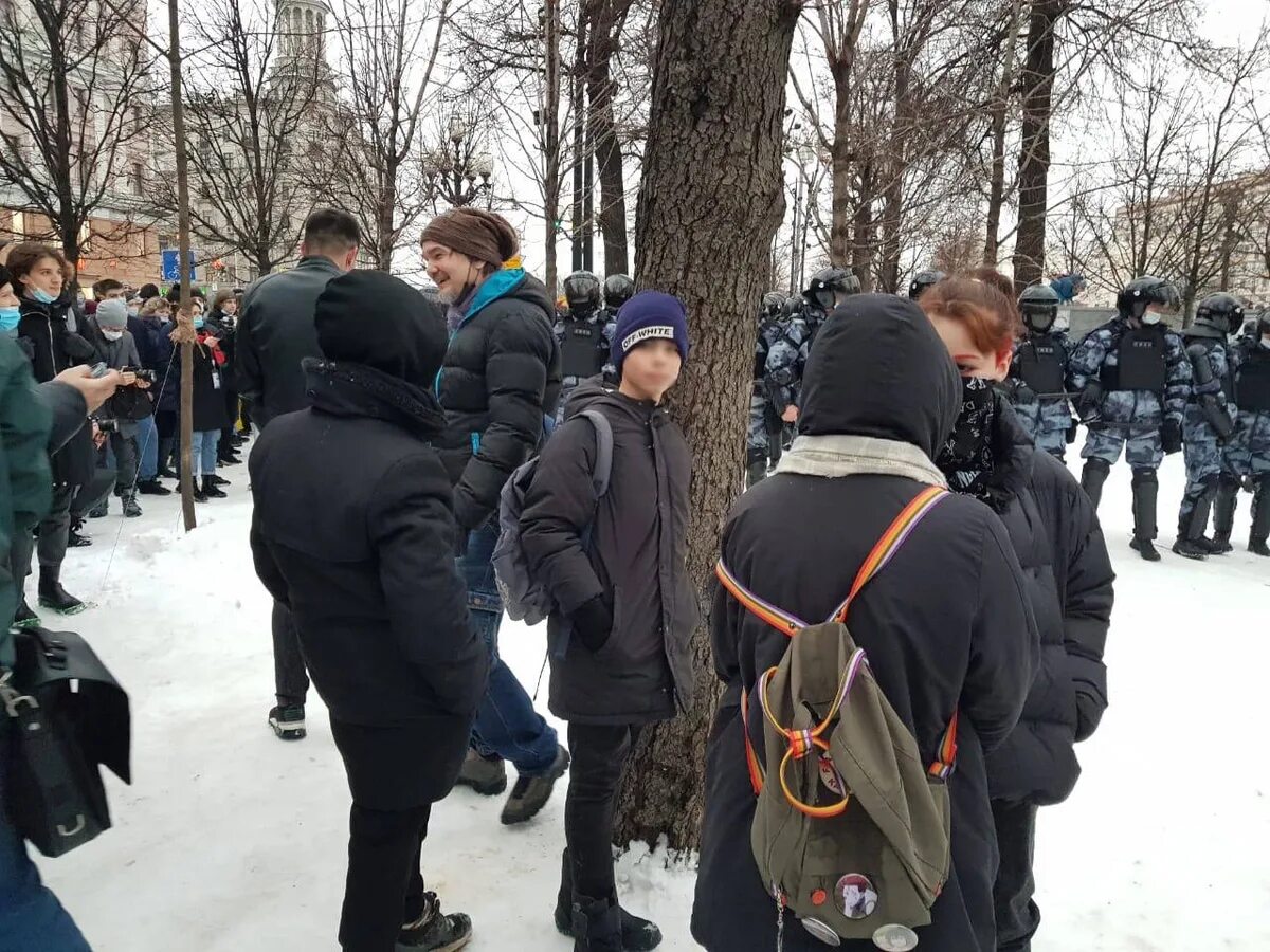 Митинг. Российская оппозиция с детьми на митинге. Навальный в армии фото. Митинг в РФ Навальный.