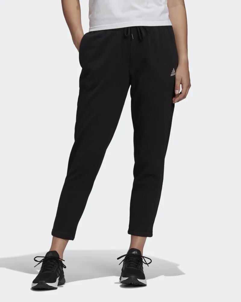 Essentials 7. Адидас ессентиалс брюки. adidas 7/8 брюки. штаны adidas essentials широкие. essentials брюки с карманами.