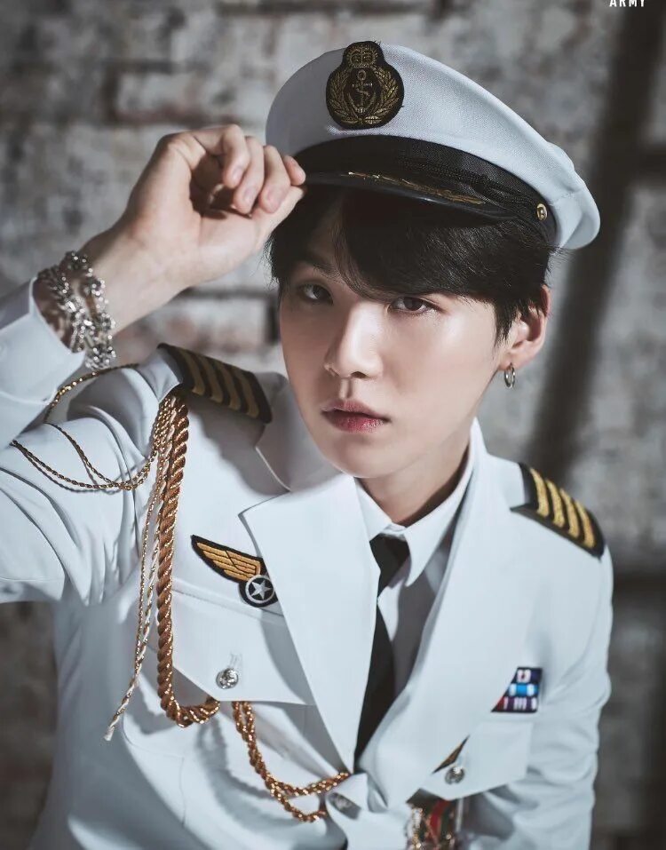 Военный бтс. Шуга БТС. Suga BTS. Шуга из БТС.