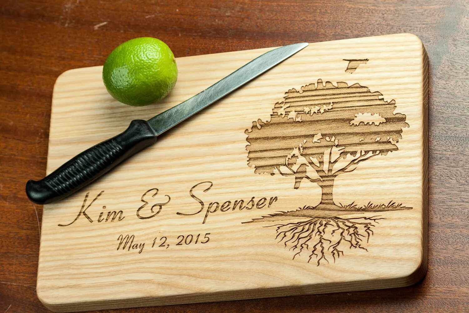 Именные разделочные доски. Красивые разделочные доски из дерева. Именная доска. Гравировка на разделочной доске. Именная доска.