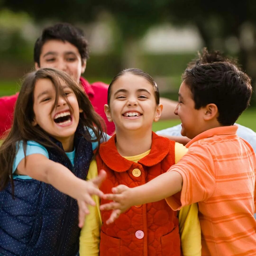 Children laughing. Счастливый ребенок. Дети смеются. Дошкольники смеются. Ребенок искренне смеется.