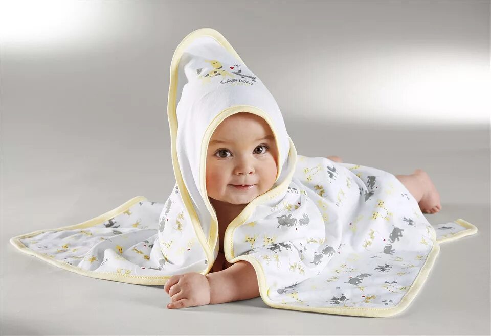 Полотенце с капюшоном для новорожденных. Полотенце для новорожденных. Полотенце с капюшоном для детей. Полотенце уголок для новорожденных. Полотенце для новорожденных с капюшоном.